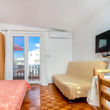 With A Parking Space Tribunj, Vodice - 6237 Daire Tribalj